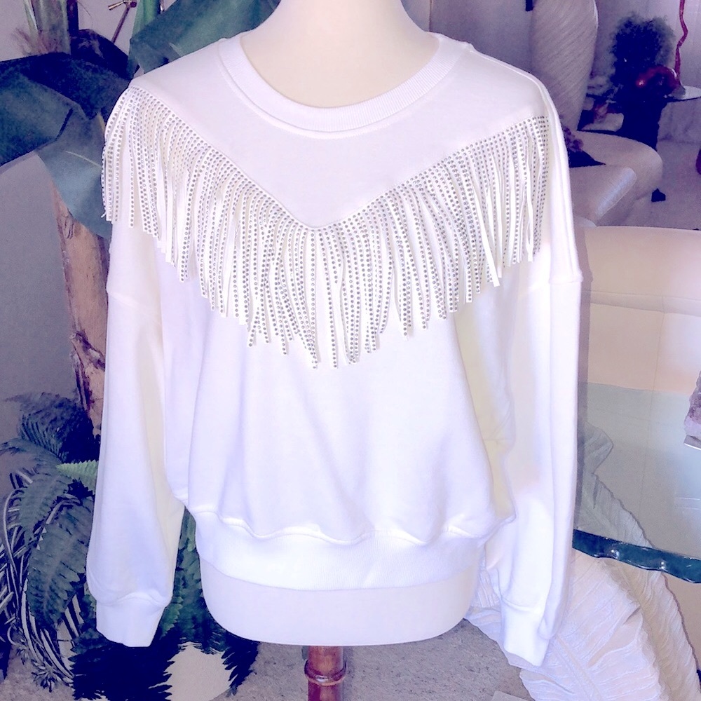 SZ M WHITE SWEATSHIRT WITH FRINGE NWT SOO CUTE 80% COTTON 20% POLYESTER